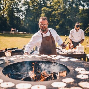 Parasols XL/Barbecues XL image 1