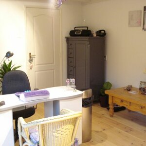 Hip Nails & Beauty image 3