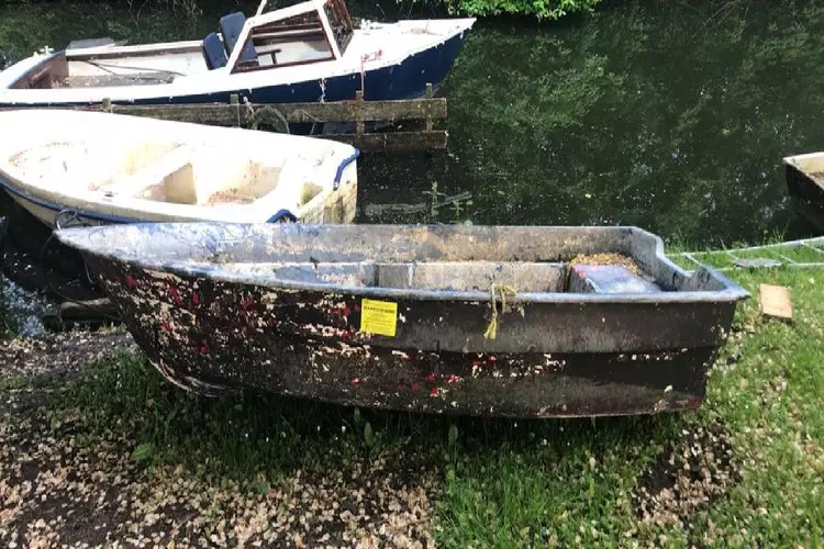Drechterland handhaaft op wrakken en weesvoertuigen