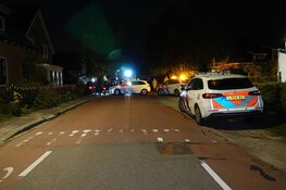 Auto knalt tegen woning in Hoogkarspel