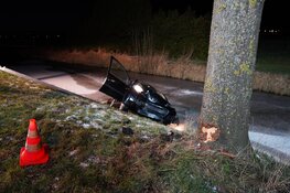 Auto te water in Hoogkarspel, bestuurster gewond