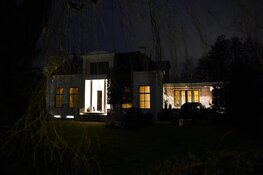 Grootscheeps onderzoek na aantreffen overleden persoon in Schellinkhout