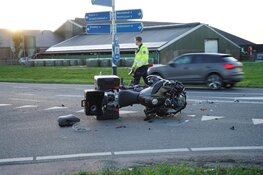 Botsing tussen auto en motor in Wijdenes