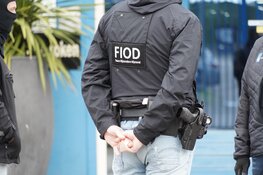 FIOD doet inval bij autobedrijven in Blokker, meerdere auto's in beslag genomen. Mogelijk verband met inval in Heerhugowaard