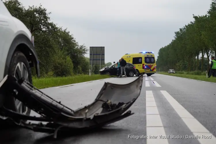 Aanrijding tussen twee auto's door "overstekende eenden"