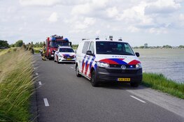 Auto rolt van dijk in Venhuizen