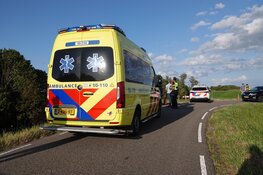 Auto rijdt dijk af na botsing met wielrenner in Wijdenes
