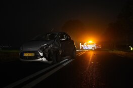 Dubbele aanrijding in Hem: ontsnapt kalfje overleden en politieauto beschadigd
