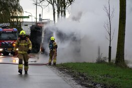 Bestelbus in brand op Houterweg in Hoogkarspel