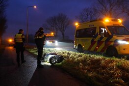 Scooterrijder komt ten val in Hem