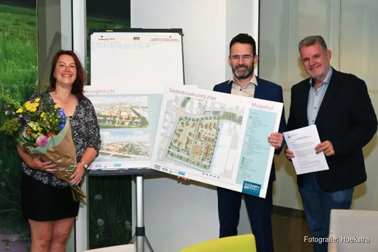 Woningbouwplan Molenhof Oosterblokker stap dichterbij: overeenkomst ondertekend