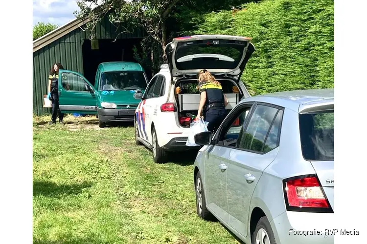 Aanhouding bij schuurtje op het Wijzenddijkje in Westwoud
