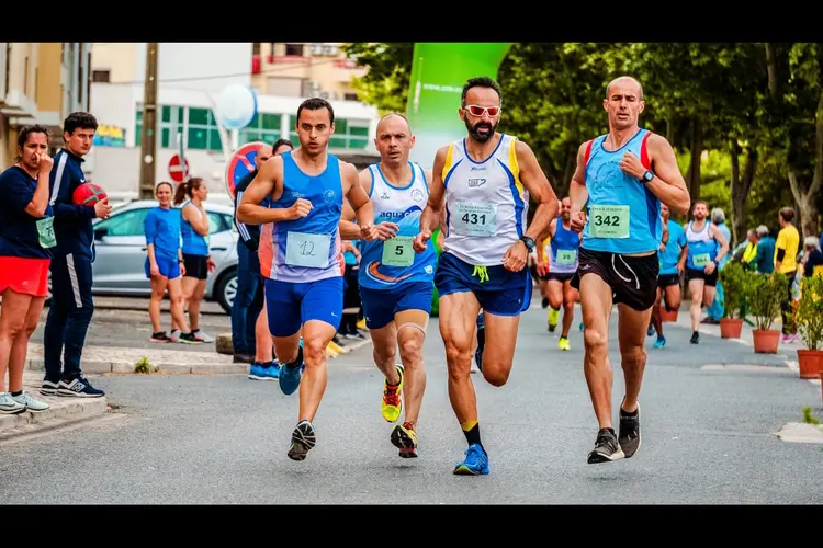 Hemmeromloop 2025: sportieve topprestaties en dorpsgezelligheid in één