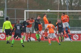 VVS '46 verliest in doelpuntenshow van De Valken, Grasshoppers verrast koploper