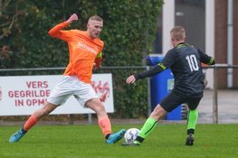 VVS '46 verliest in doelpuntenshow van De Valken, Grasshoppers verrast koploper