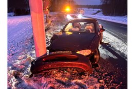 Veel schade door gladheid bij eenzijdig ongeval in Hoogkarspel