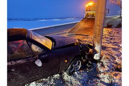 Veel schade door gladheid bij eenzijdig ongeval in Hoogkarspel