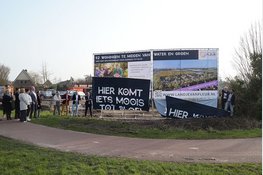 Bouwbord onthuld van nieuwe wijk: Landje van Fleur