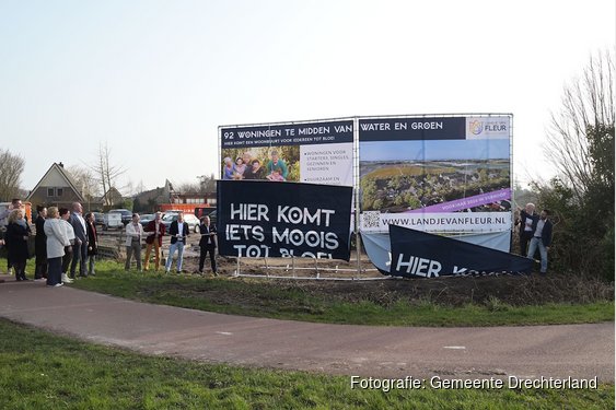 Bouwbord onthuld van nieuwe wijk: Landje van Fleur