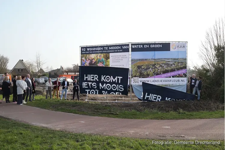 Bouwbord onthuld van nieuwe wijk: Landje van Fleur