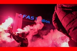 Duizenden supporters wachten spelersbus AZ op na bekerwinst