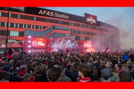 Uitzinnige menigte op de been bij huldiging van bekerwinnaar AZ