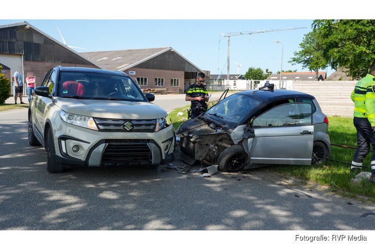 Persoon gewond na botsing tussen personenauto en brommobiel