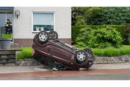 Brommobiel vliegt over de kop in Hoogkarspel