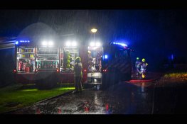 Blikseminslag zorgt voor felle brand in bungalowwoning in Venhuizen