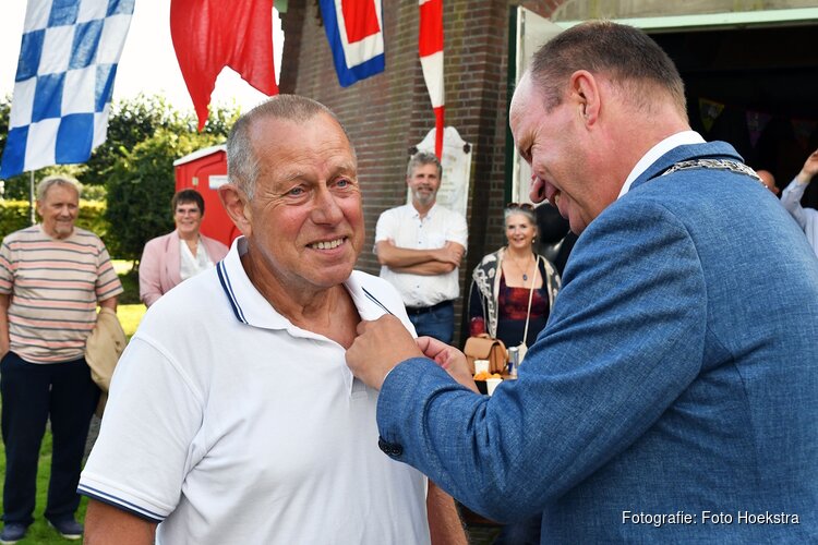Koninklijke onderscheiding voor molenaar Freek Kalf tijdens 50-jarig jubileum