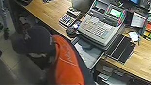 Lelystad/Hem - Gezocht - Overvallen op woning Hem en tankstation Lelystad