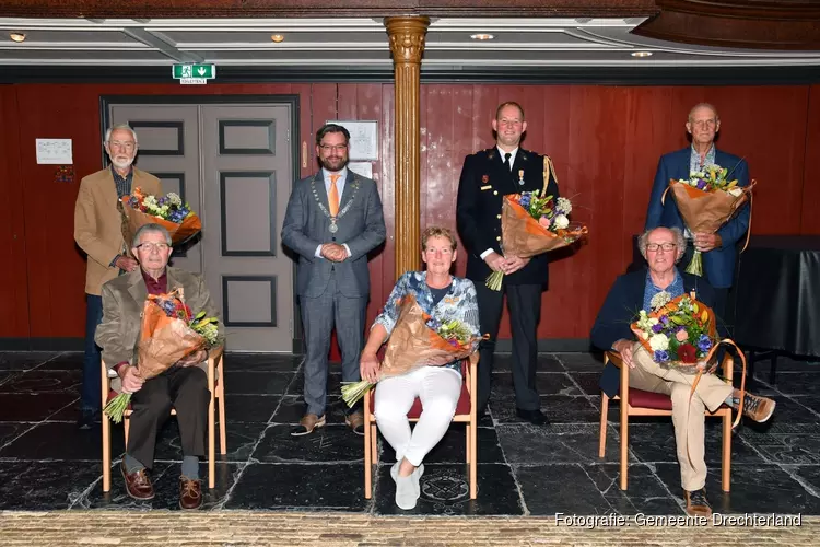 Lintjes officieel uitgereikt