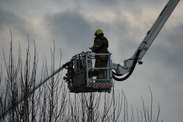 Uitslaande brand in Venhuizen, rook in wijde omgeving te zien