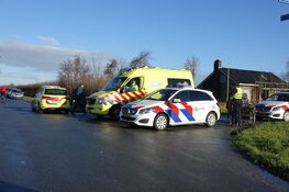 Auto te water na botsing in Venhuizen