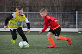 Trainen als een profvoetballer in de zomervakantie In Hoogkarspel