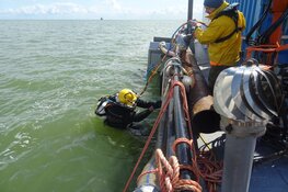 Duikteam doet onderzoek naar scheepswrak nabij Schellinkhout