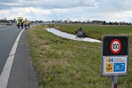 Auto te water in Hoogkarspel, één gewonde