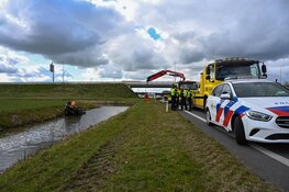 Auto te water in Hoogkarspel, één gewonde