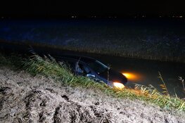 Auto te water in Venhuizen