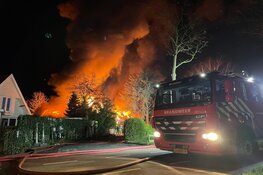 Grote uitslaande brand in Schellinkhout