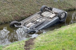 Auto te water in Hem