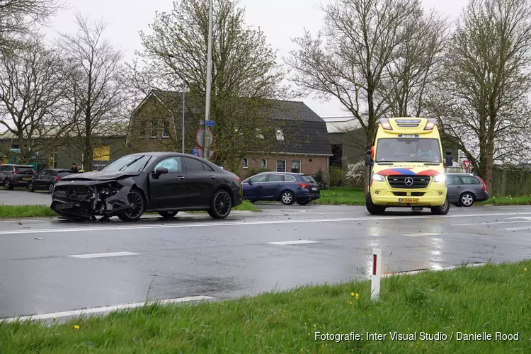 Twee gewonden bij botsing in Hem